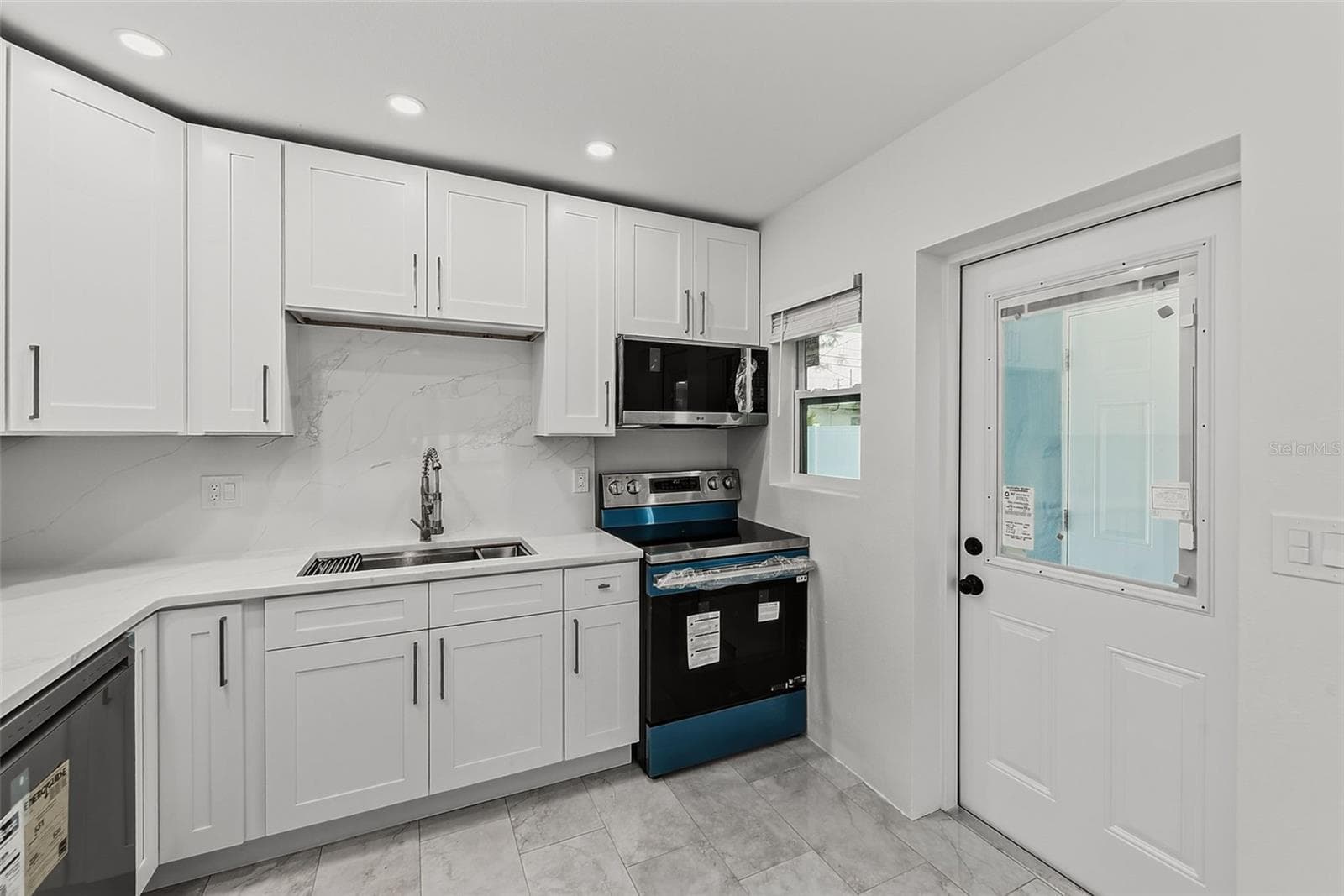 Single Family Residence at 2425 BAYWOOD DR E, DUNEDIN, photo 16 of 44