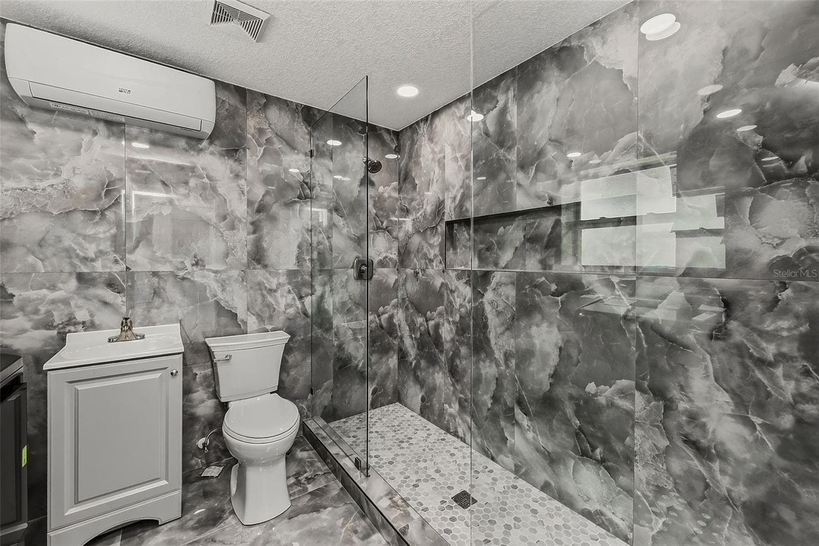 Single Family Residence at 2425 BAYWOOD DR E, DUNEDIN, photo 26 of 44