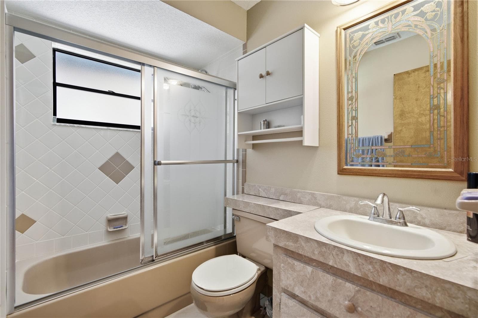 Guest Bath - 11423 LINDEN DR, SPRING HILL
