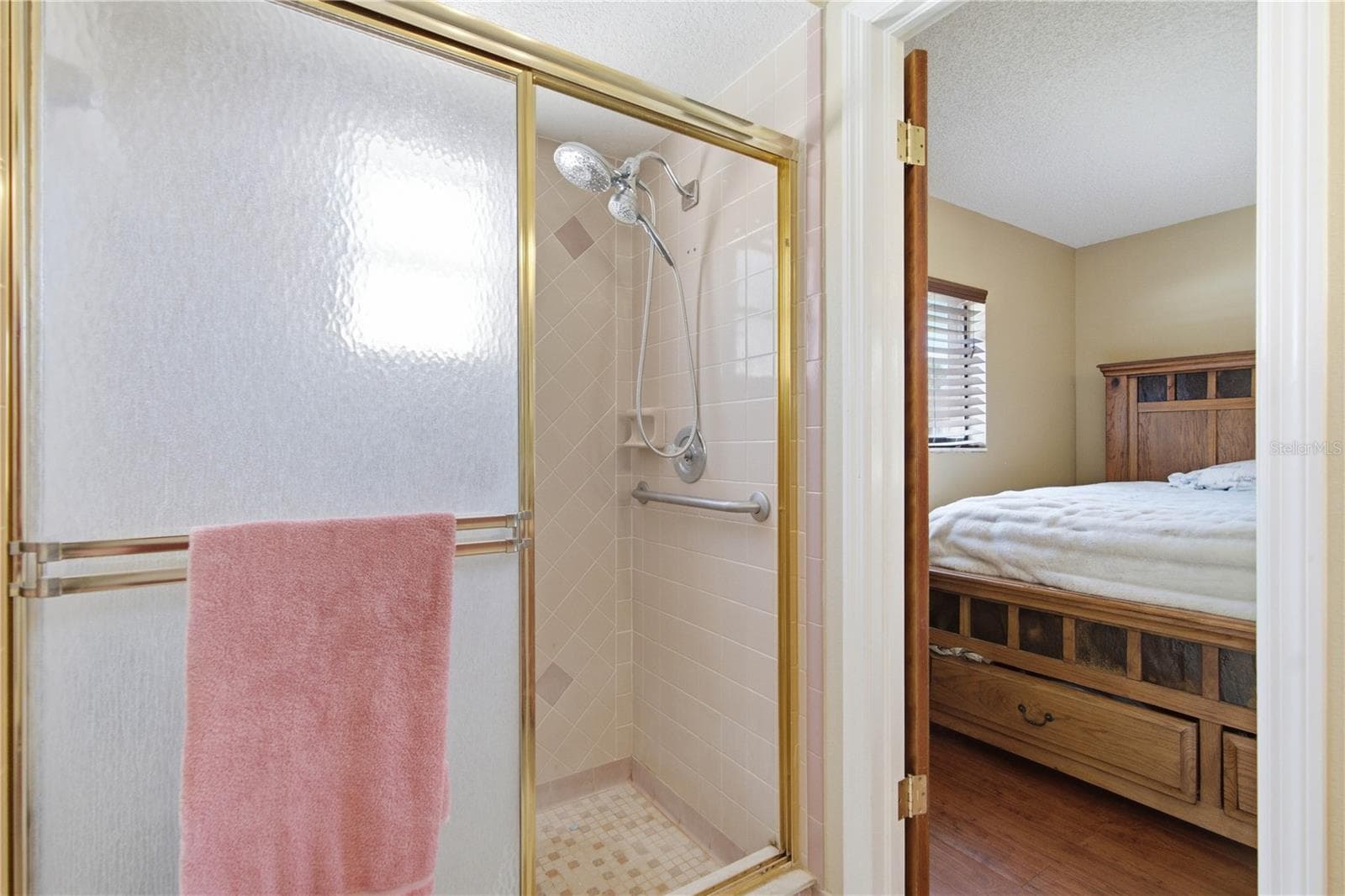Master bath - 11423 LINDEN DR, SPRING HILL