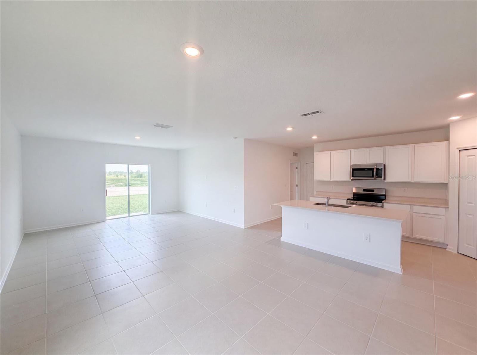 Single Family Residence at 4373 RIVER BEACON BLVD, DAVENPORT, photo 5 of 21