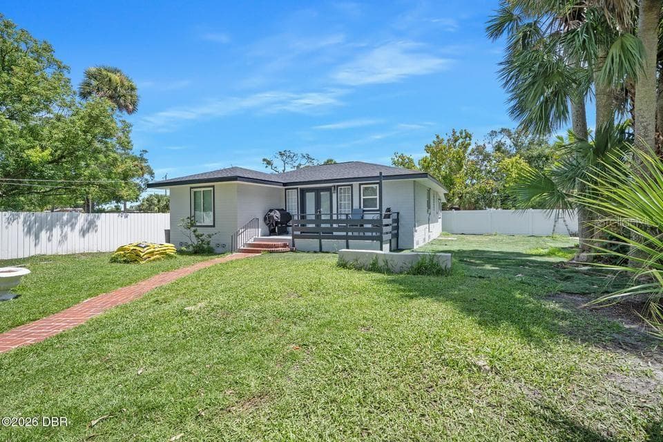Single Family Residence at 419 BURLEIGH AVE, HOLLY HILL, photo 2 of 39