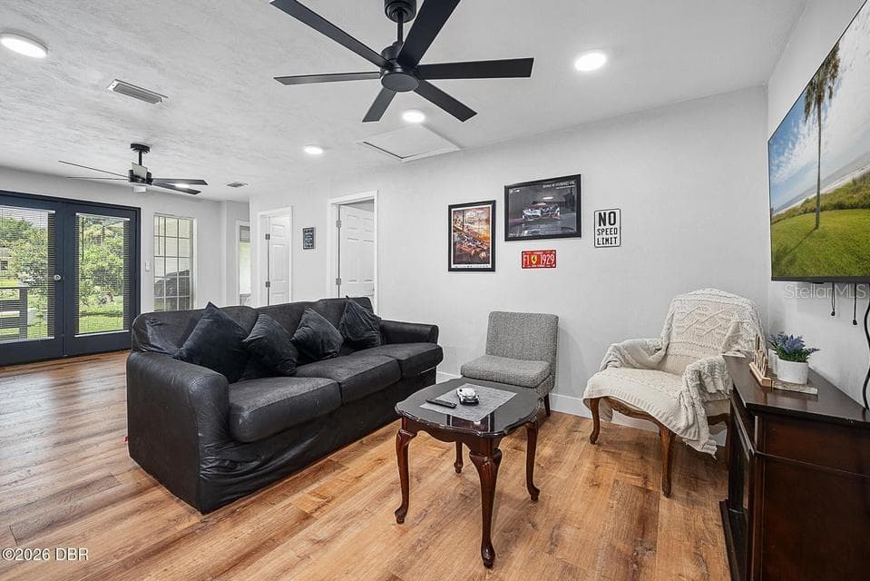Single Family Residence at 419 BURLEIGH AVE, HOLLY HILL, photo 6 of 39