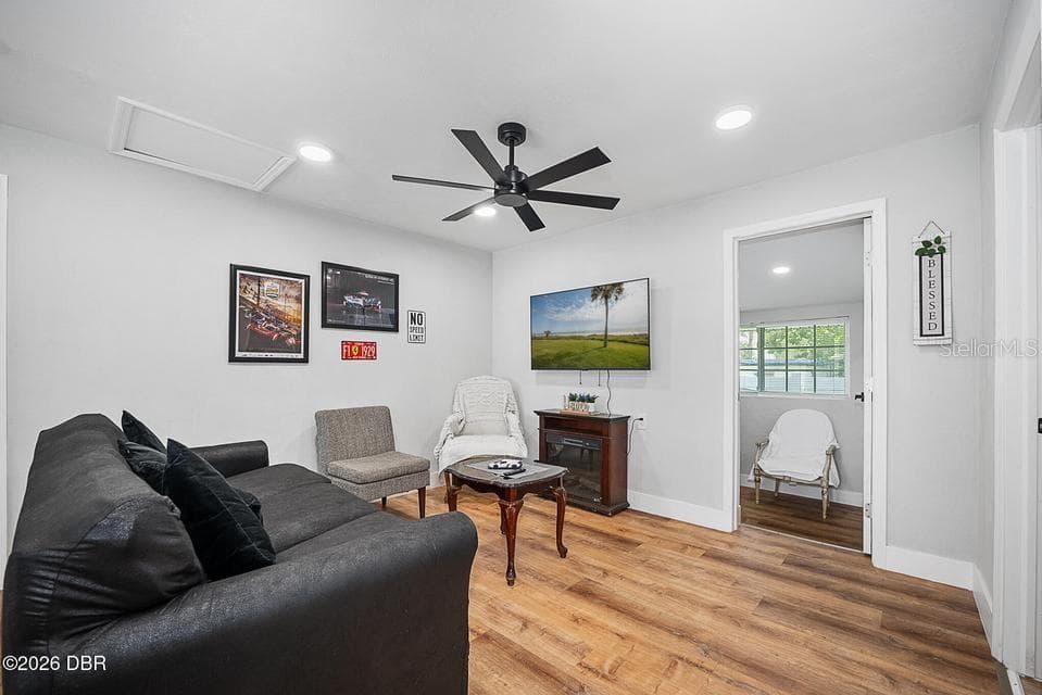 Single Family Residence at 419 BURLEIGH AVE, HOLLY HILL, photo 7 of 39