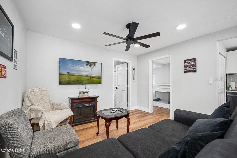 Single Family Residence at 419 BURLEIGH AVE, HOLLY HILL, photo 8 of 39