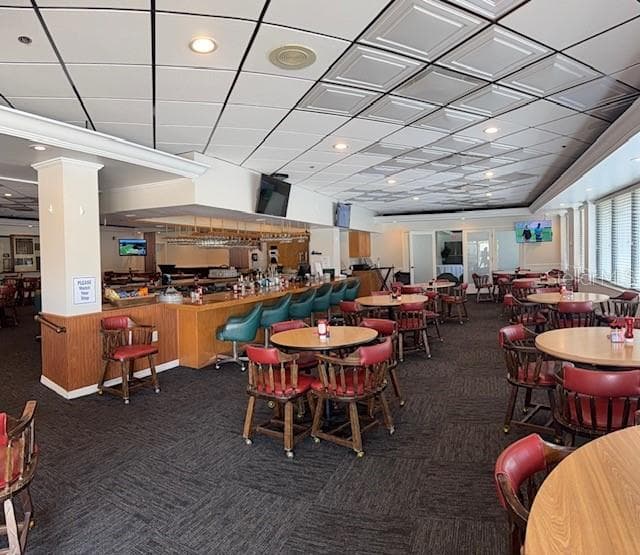 Golf view lounge. Warm, inviting, fun! - 3444 TROPHY BLVD, NEW PORT RICHEY