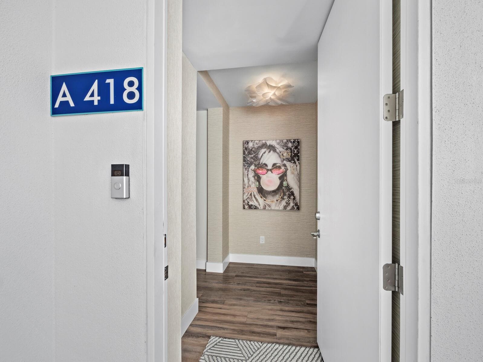 Highly desirable end unit condominium - 1709 N TAMIAMI TRL #418, SARASOTA