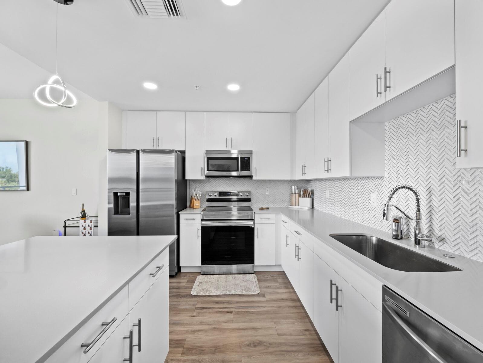 Upgraded faucets - 1709 N TAMIAMI TRL #418, SARASOTA