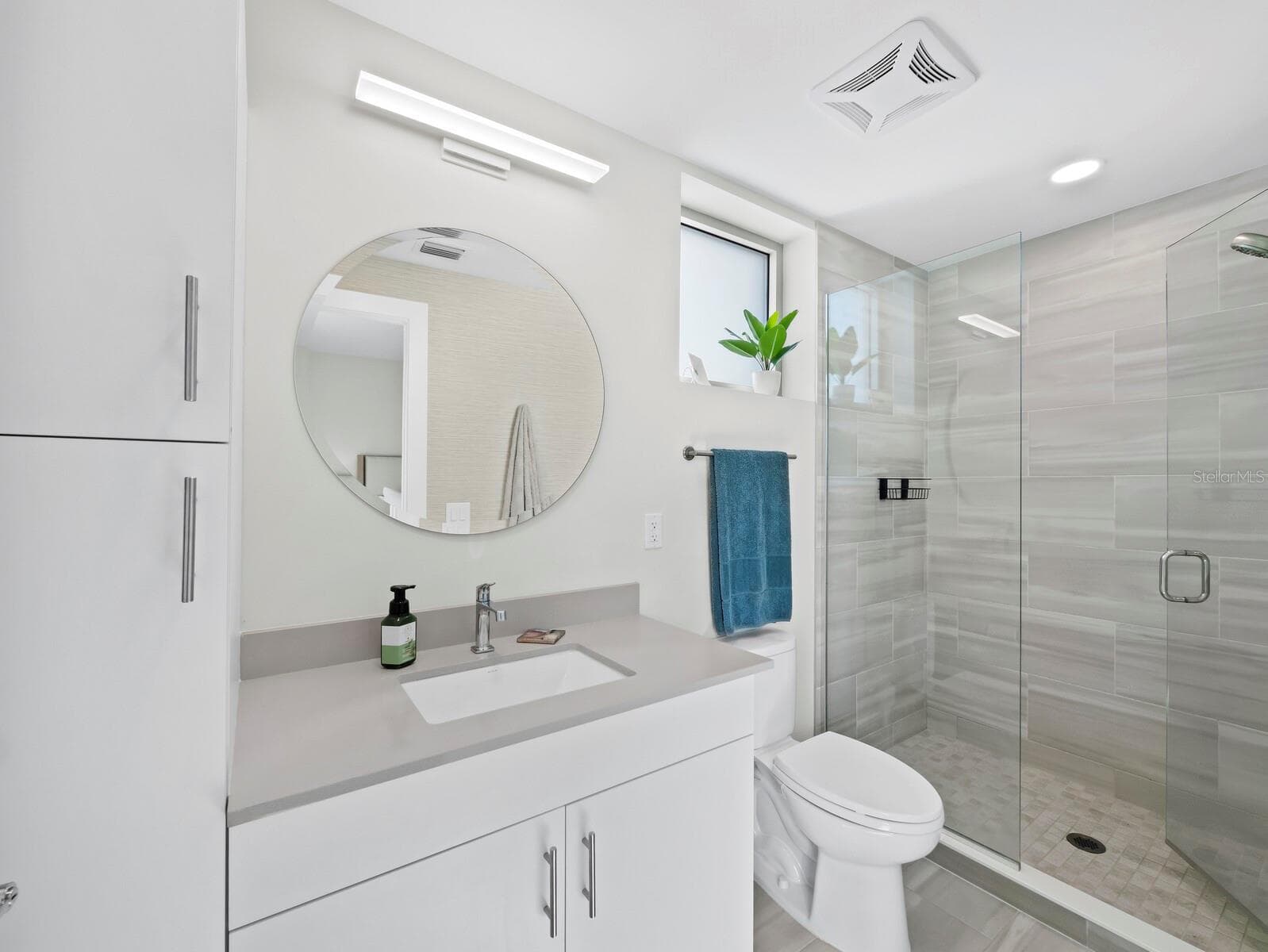 Main ensuite bathroom, abundant storage - 1709 N TAMIAMI TRL #418, SARASOTA