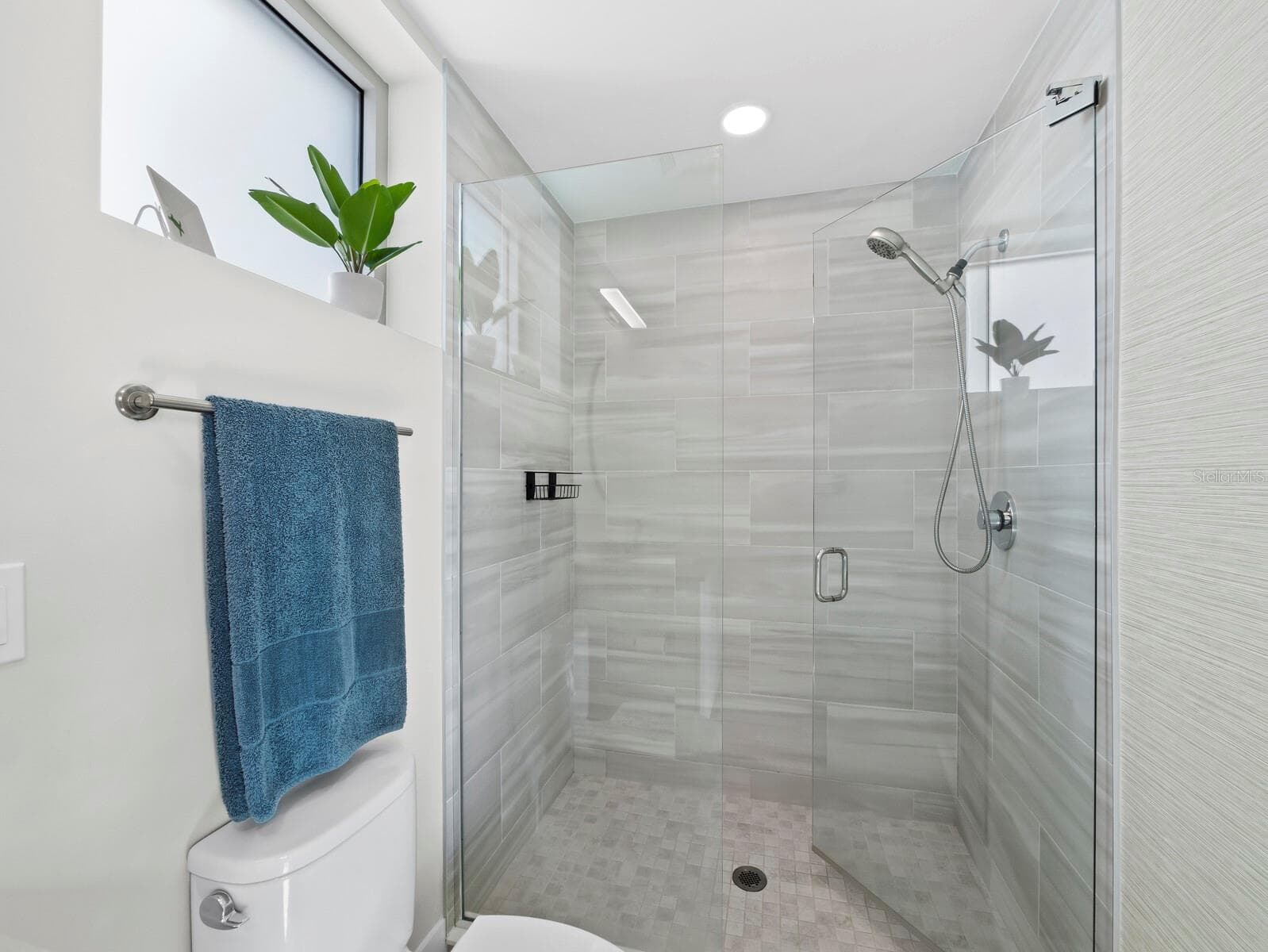 Tile floors in both bathrooms - 1709 N TAMIAMI TRL #418, SARASOTA