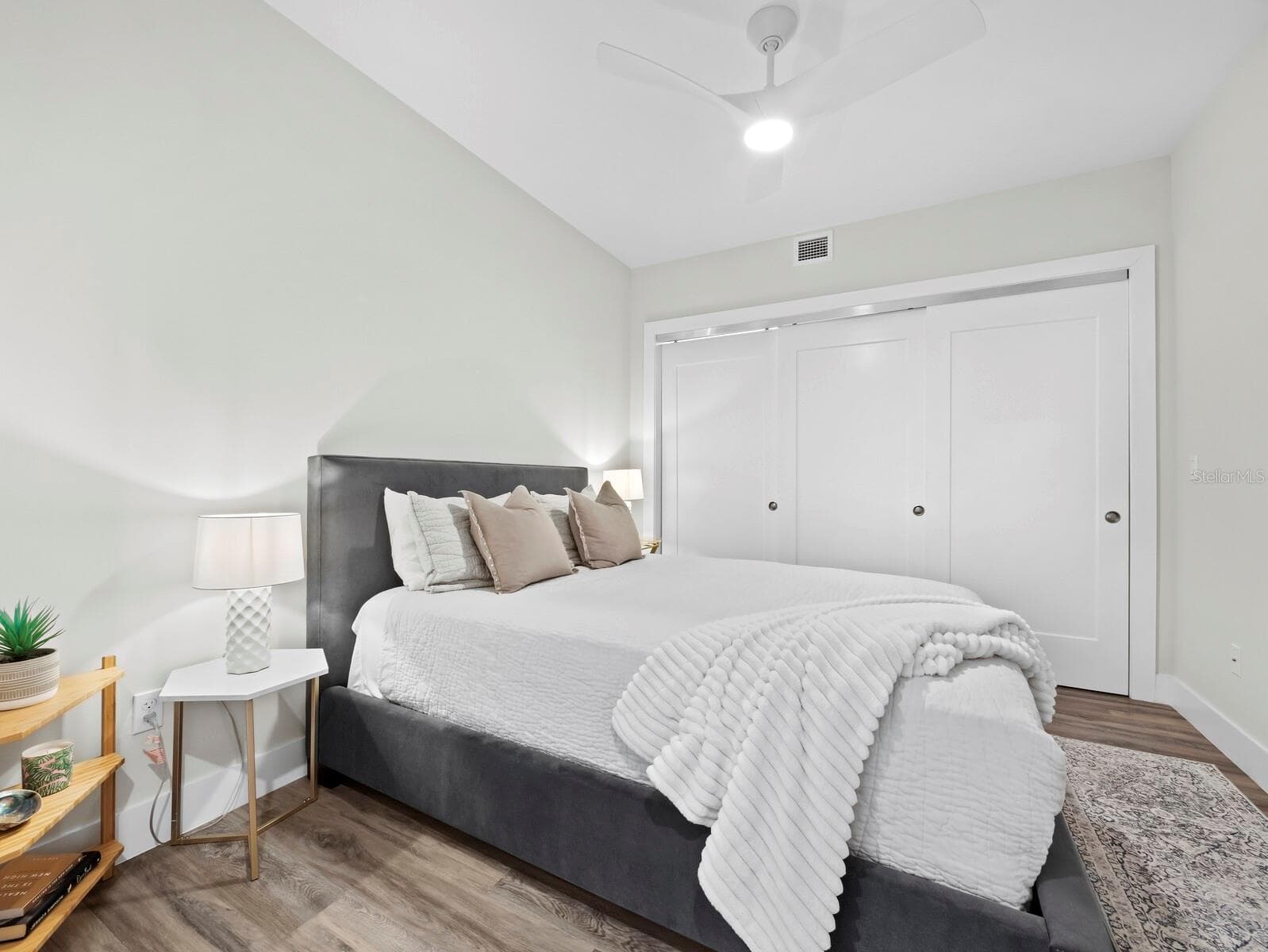 Spacious den with custom closet can easily function as 2nd bedroom - 1709 N TAMIAMI TRL #418, SARASOTA