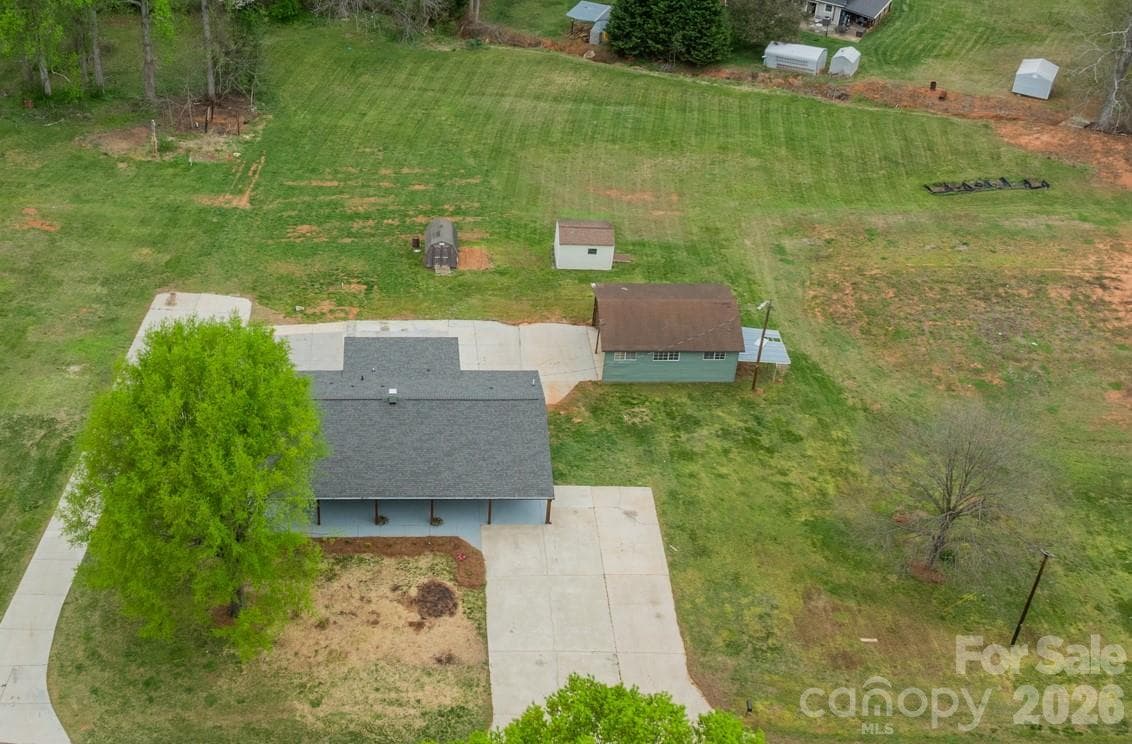 Front View 1.93 Acres with Barn - Newton