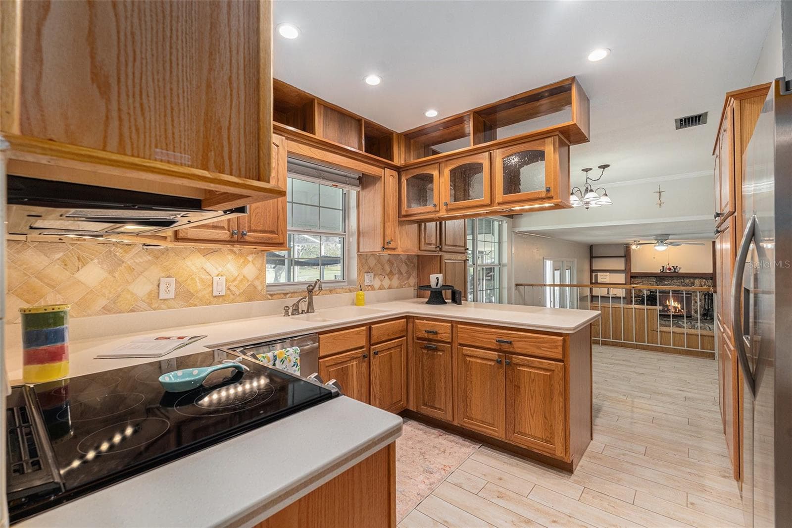 Single Family Residence at 4611 LANDSCAPE DR, TAMPA, photo 11 of 41