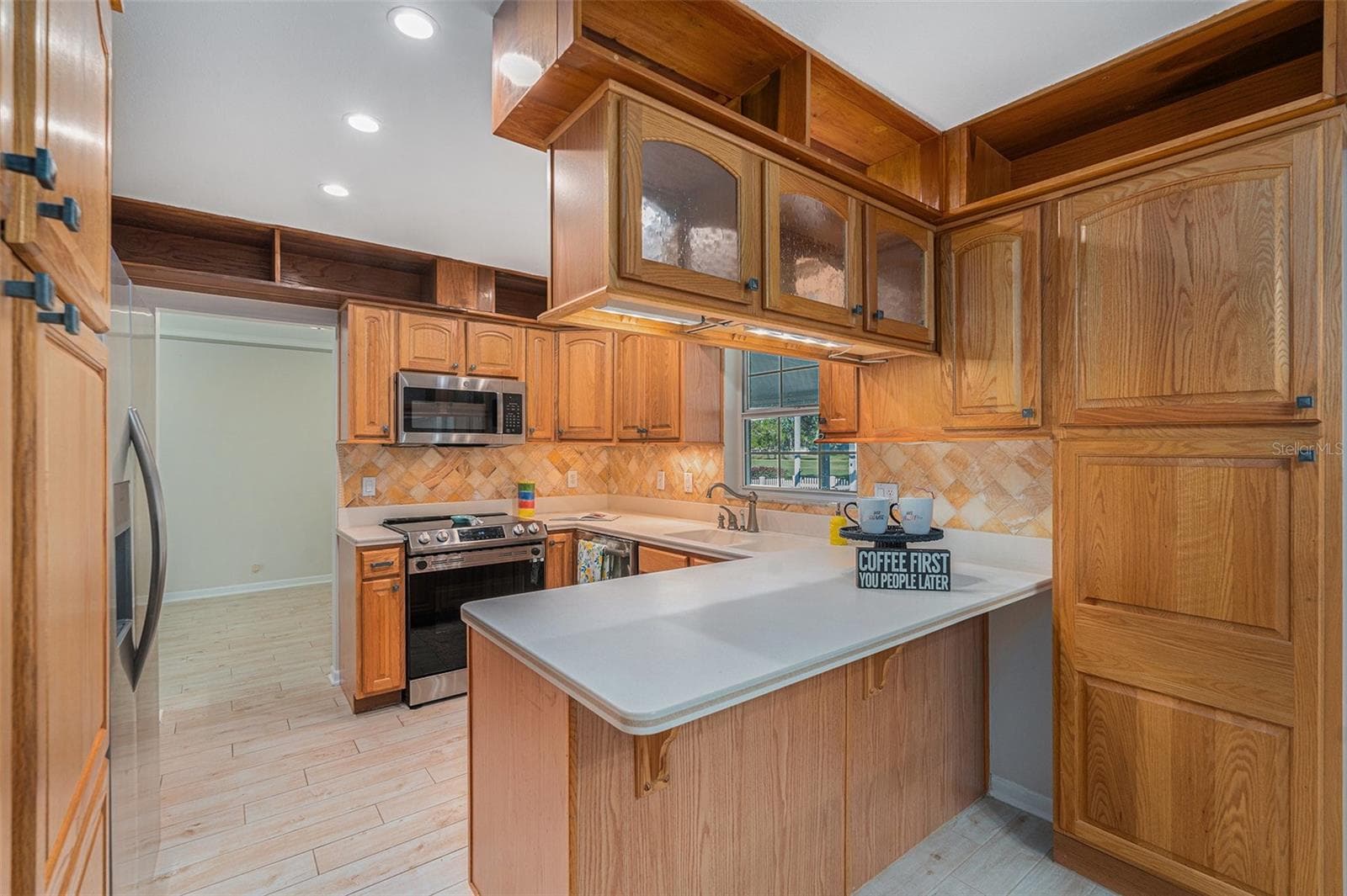 Single Family Residence at 4611 LANDSCAPE DR, TAMPA, photo 12 of 41