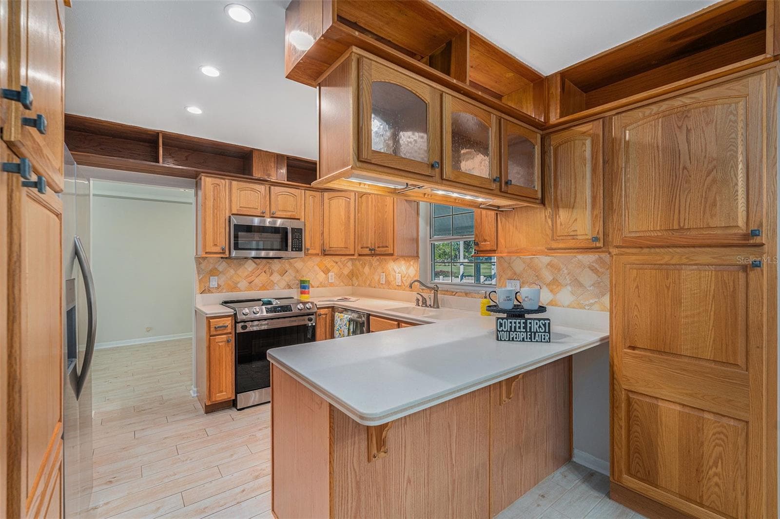 Single Family Residence at 4611 LANDSCAPE DR, TAMPA, photo 14 of 41