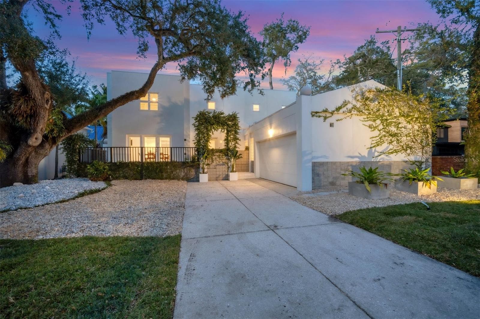 Single Family Residence at 2701 CHAMBRAY LN, TAMPA, photo 5 of 46