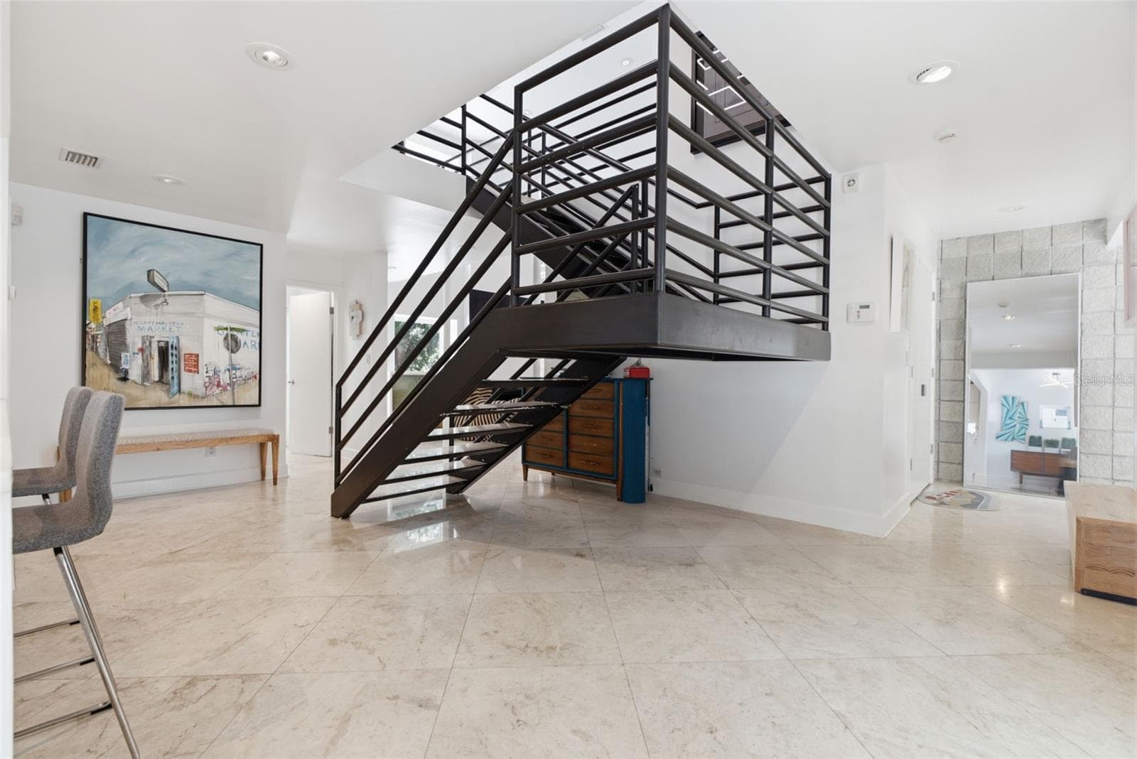 Stunning central staircase - 2701 CHAMBRAY LN, TAMPA