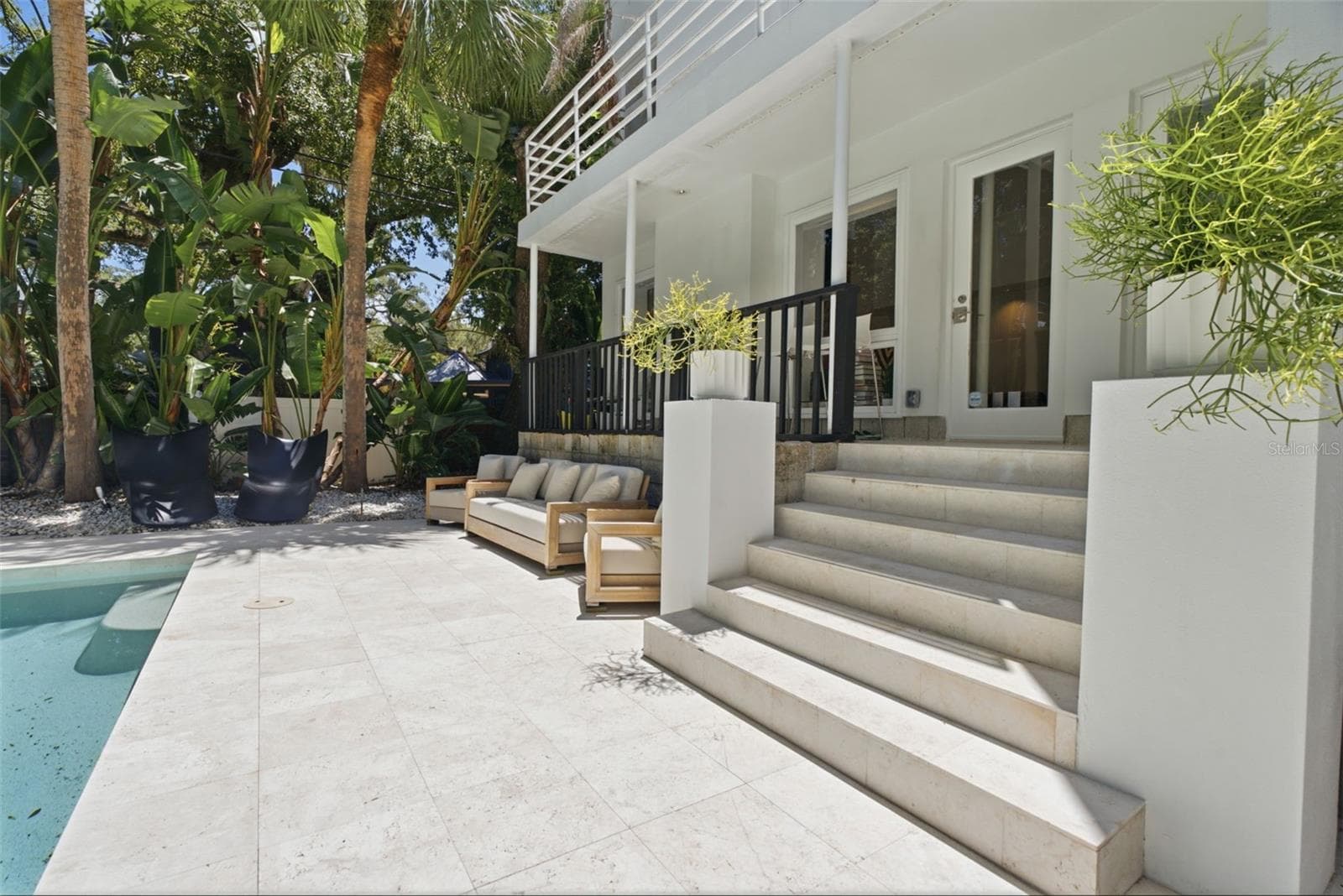 Rear porch and pool - 2701 CHAMBRAY LN, TAMPA