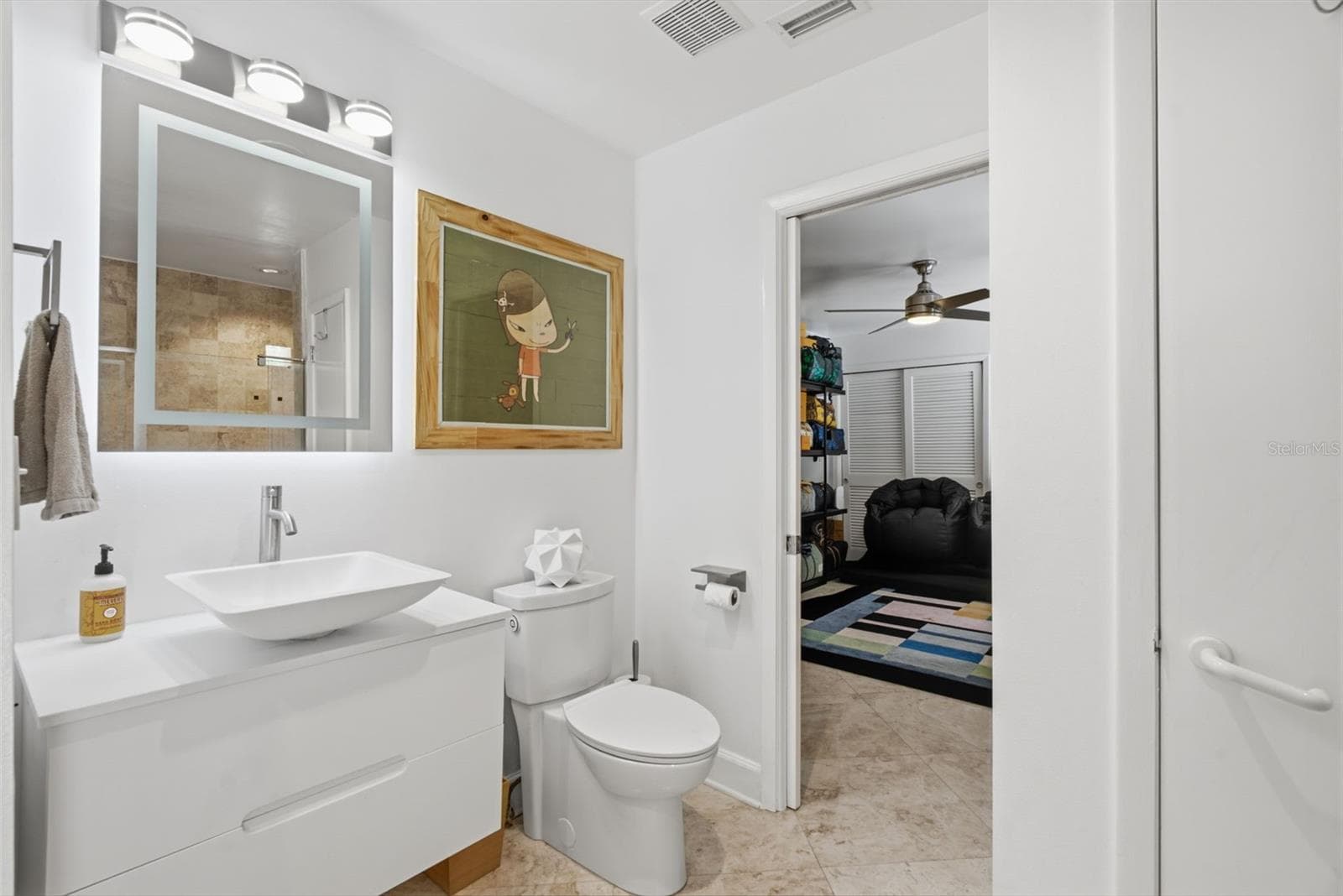 Ensuite/Pool bath - 2701 CHAMBRAY LN, TAMPA