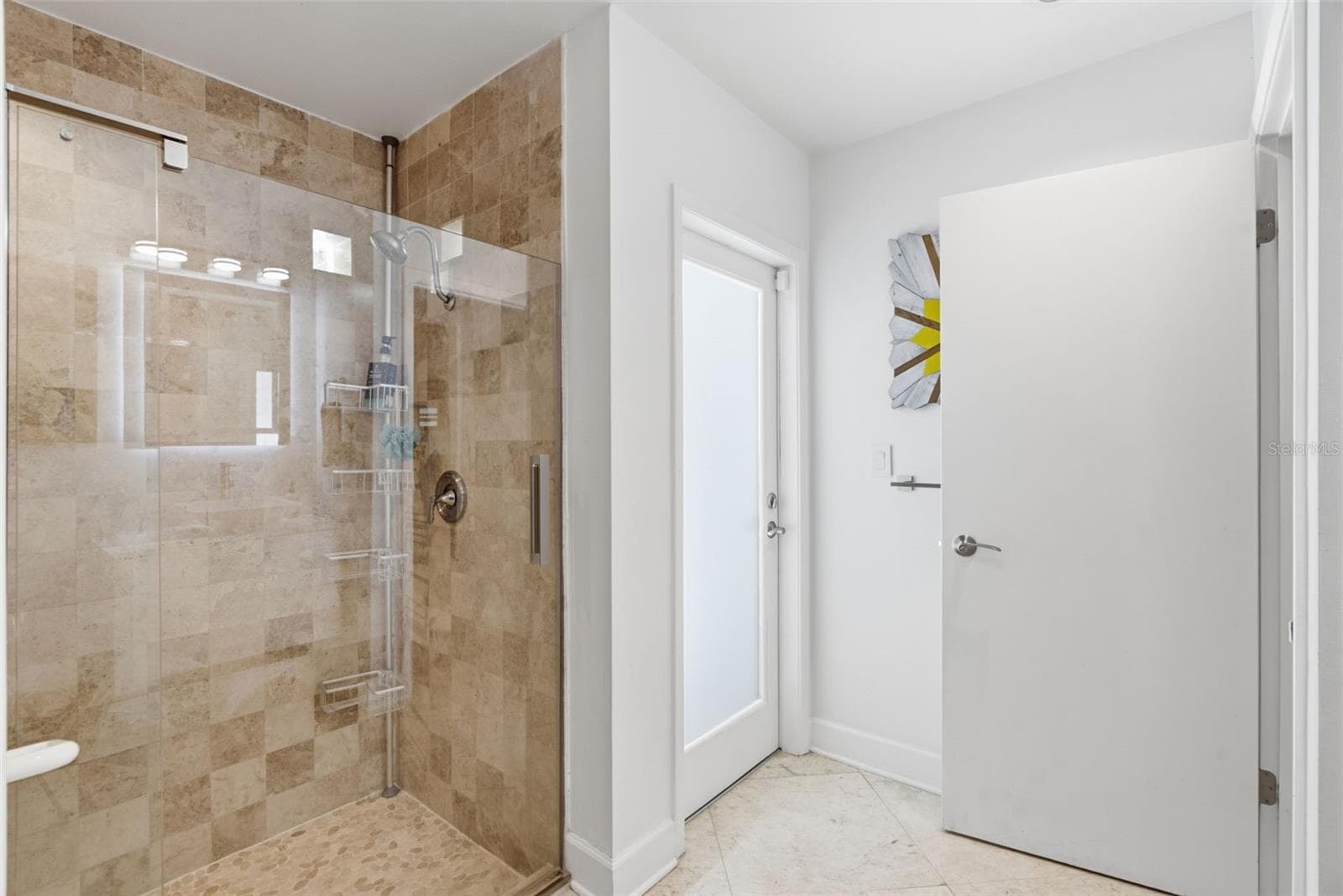 Doorway leads to rear porch and pool area - 2701 CHAMBRAY LN, TAMPA