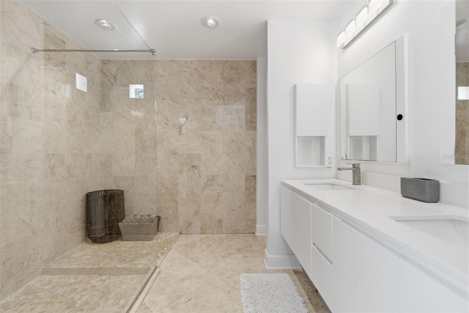Primary ensuite - 2701 CHAMBRAY LN, TAMPA