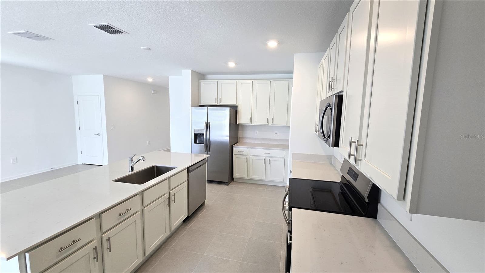 Single Family Residence at 5618 GINGHAM DR, KISSIMMEE, photo 6 of 43