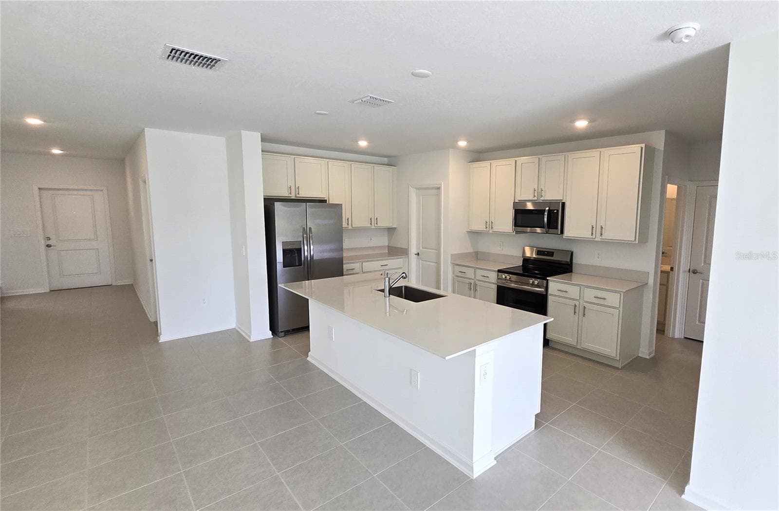 Single Family Residence at 5618 GINGHAM DR, KISSIMMEE, photo 7 of 43