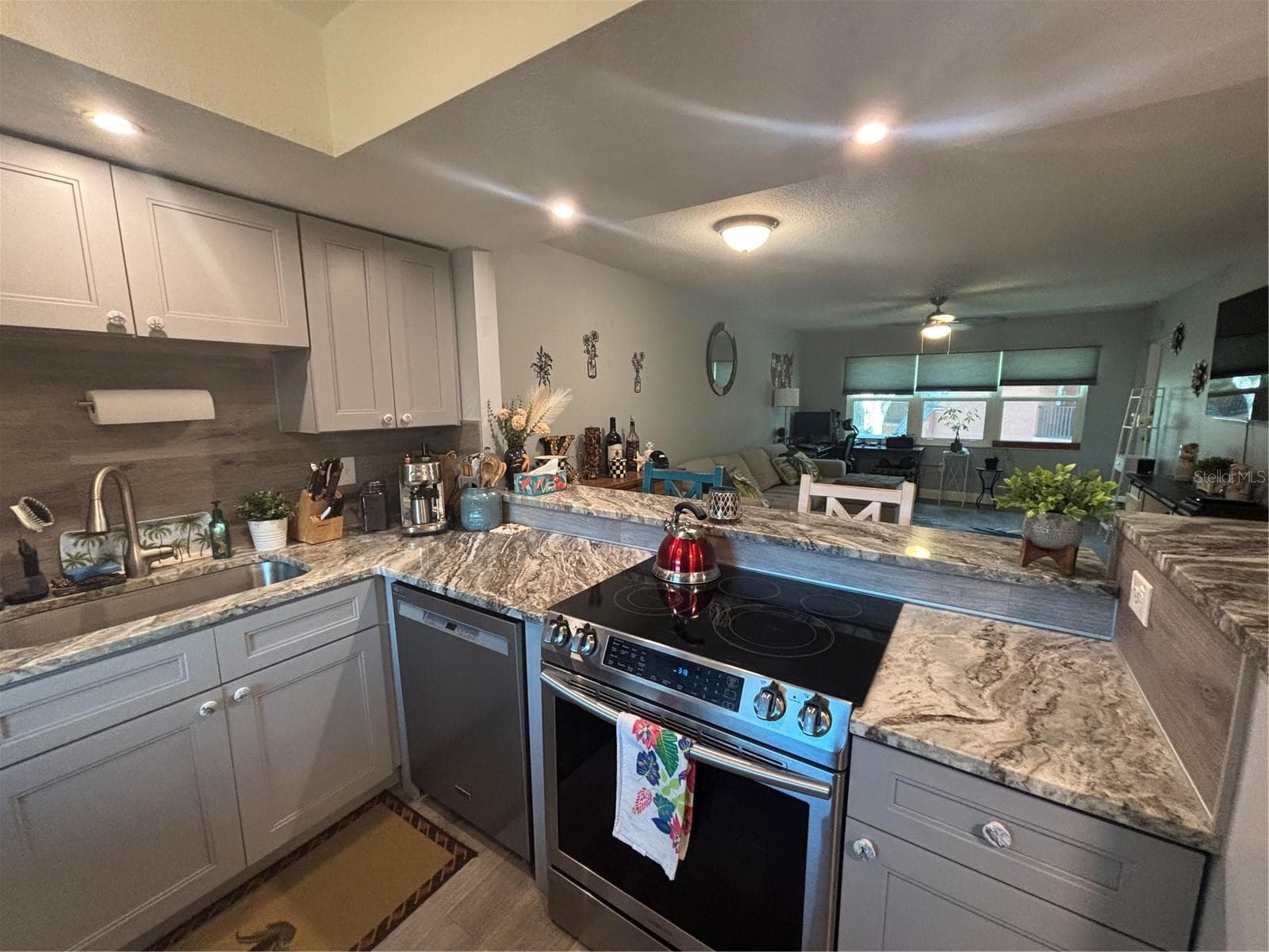 Condominium at 4805 ALT 19 #624, PALM HARBOR, photo 10 of 38