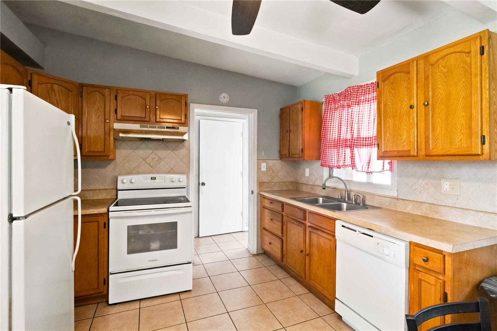 Single Family Residence at 1311 WINDSOR WAY, TAMPA, photo 6 of 24
