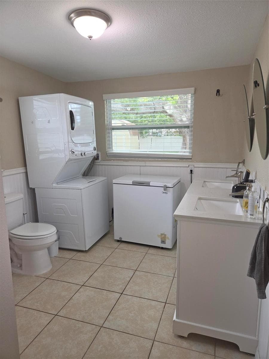 Freezer does not convey - 20 S SATURN AVE, CLEARWATER