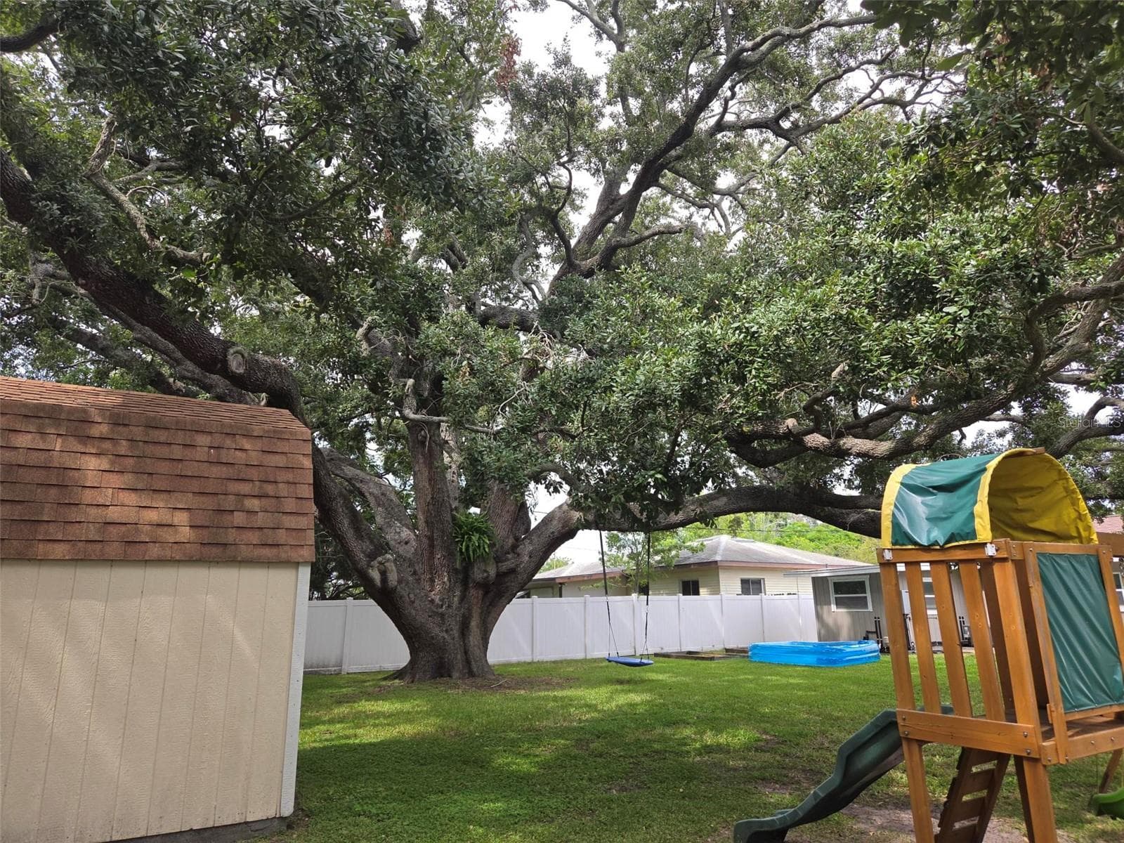 Playground does not convey - 20 S SATURN AVE, CLEARWATER