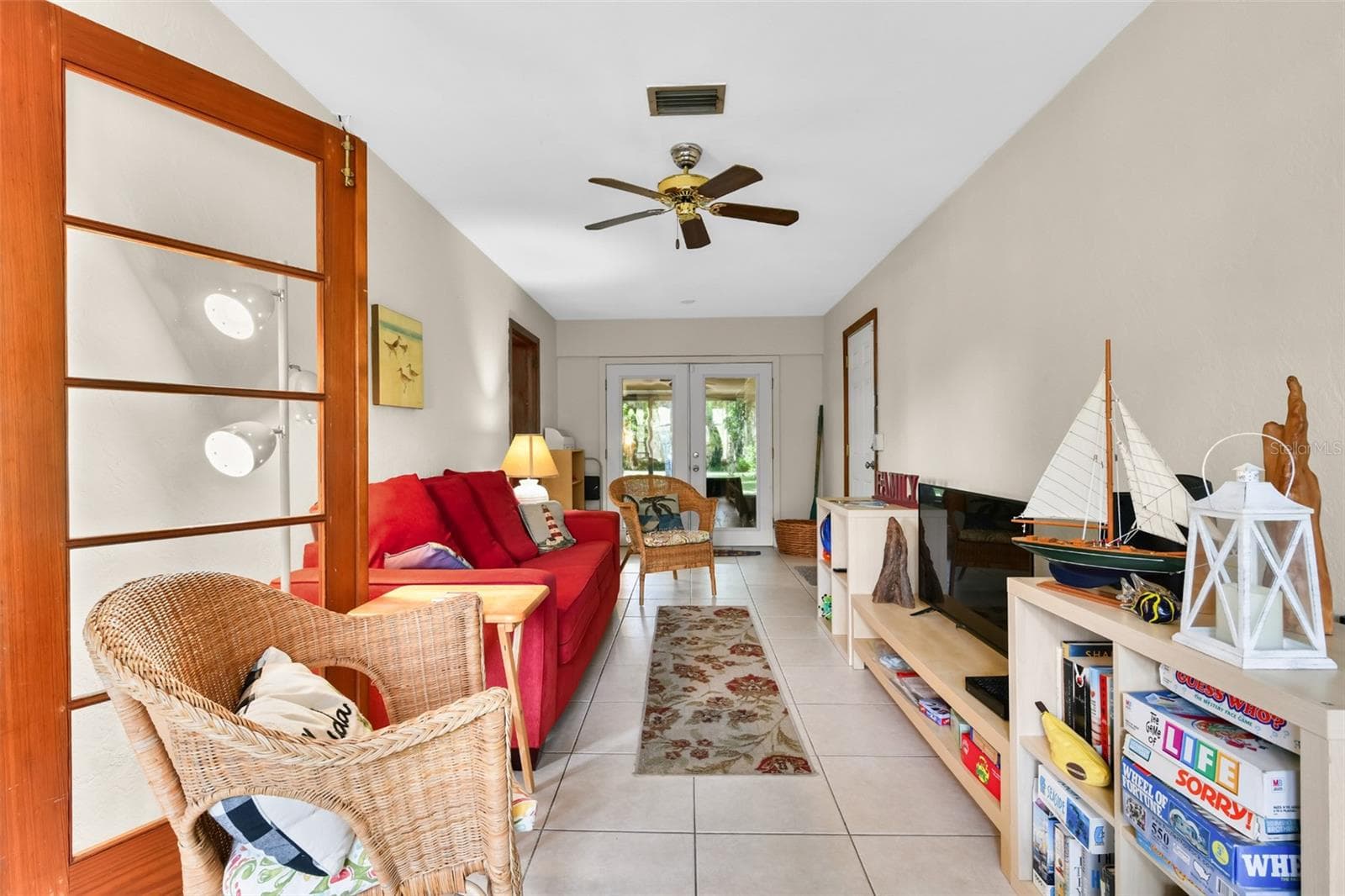 Single Family Residence at 1520 MORAVIA AVE, HOLLY HILL, photo 6 of 43