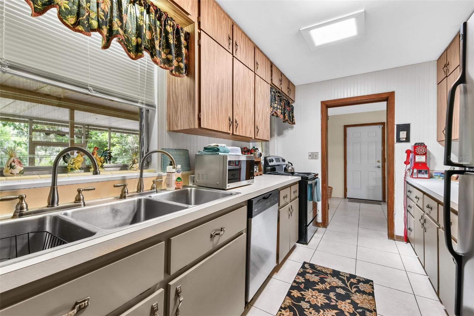 Single Family Residence at 1520 MORAVIA AVE, HOLLY HILL, photo 10 of 43