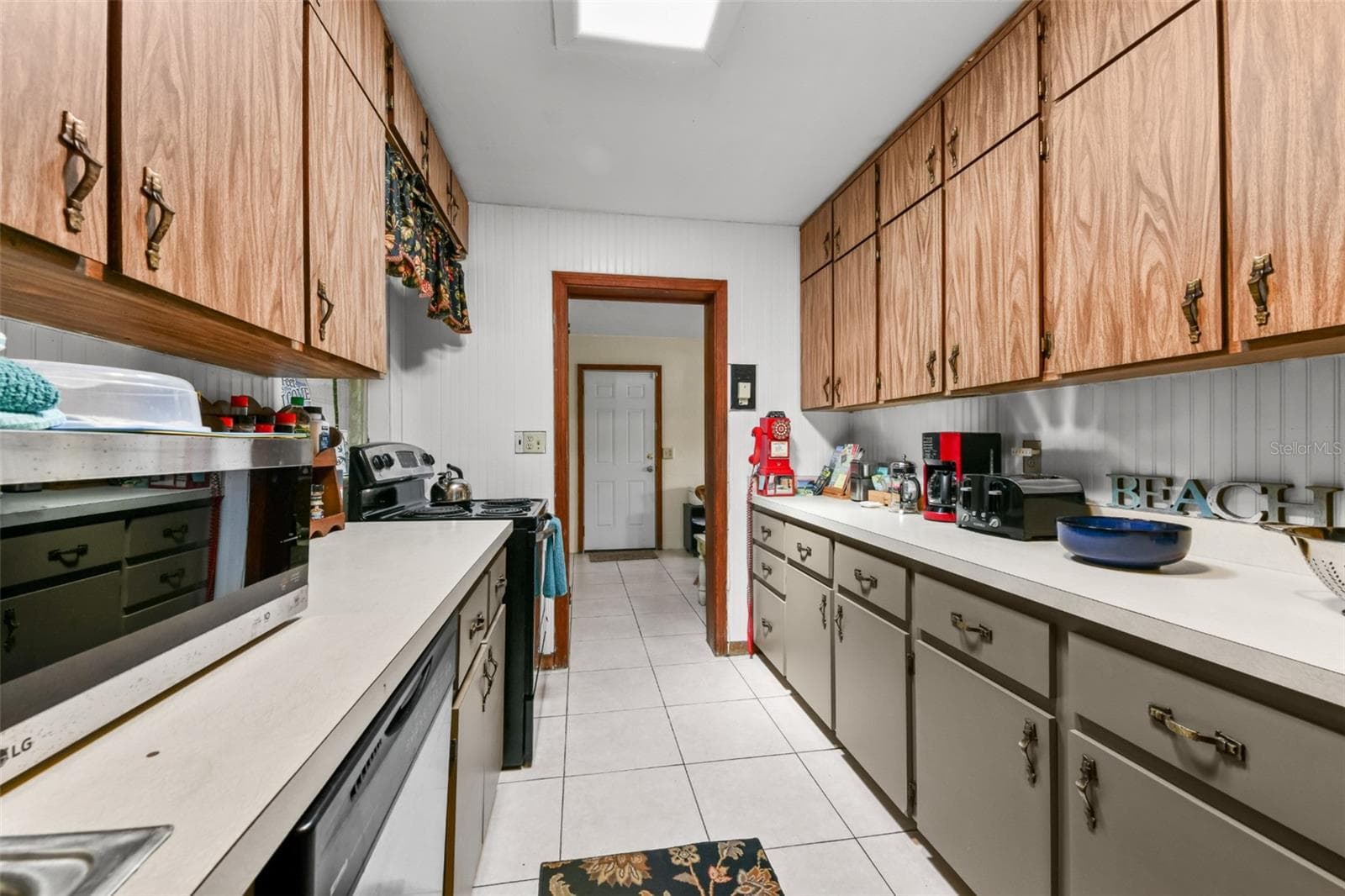 Single Family Residence at 1520 MORAVIA AVE, HOLLY HILL, photo 11 of 43