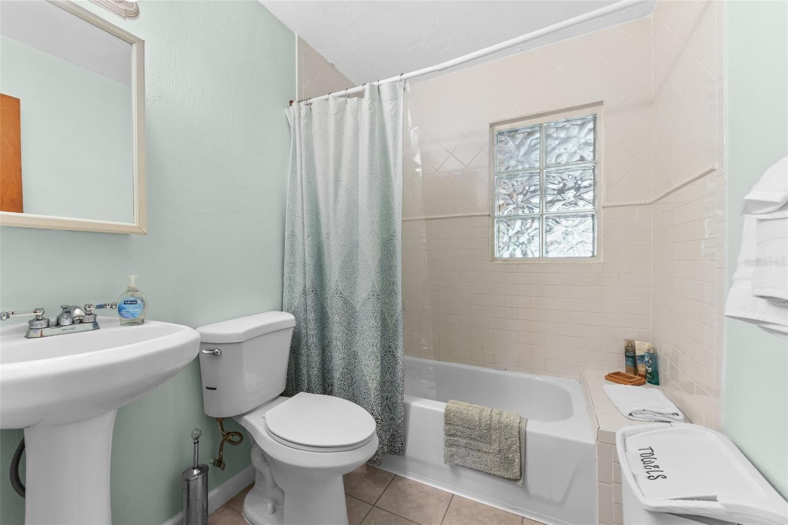Single Family Residence at 1520 MORAVIA AVE, HOLLY HILL, photo 16 of 43