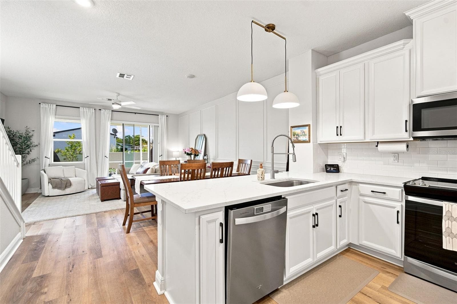 Townhouse at 5292 NEIL DR, ST PETERSBURG, photo 5 of 73
