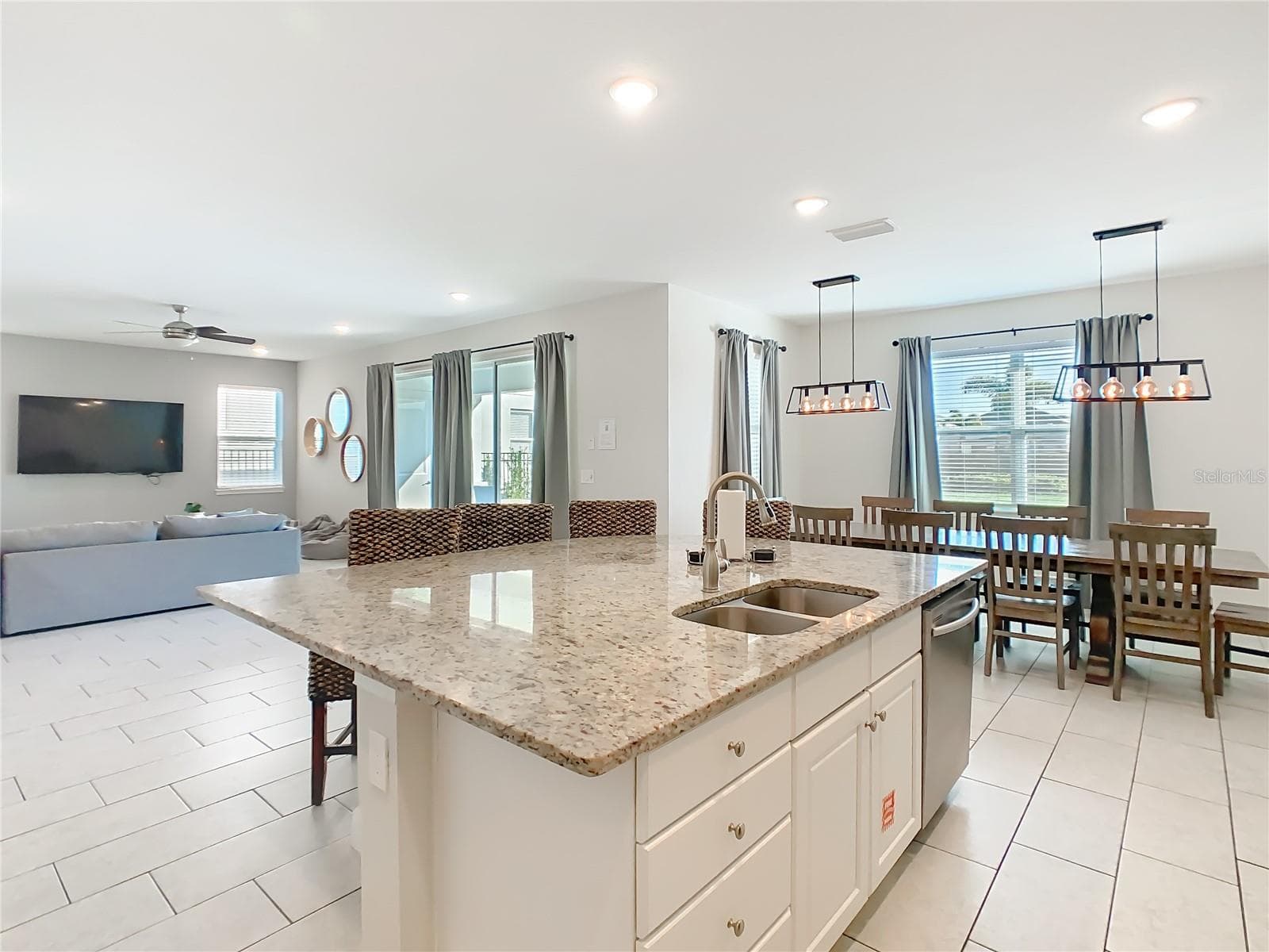 Single Family Residence at 267 SOUTHFIELD ST, KISSIMMEE, photo 6 of 60