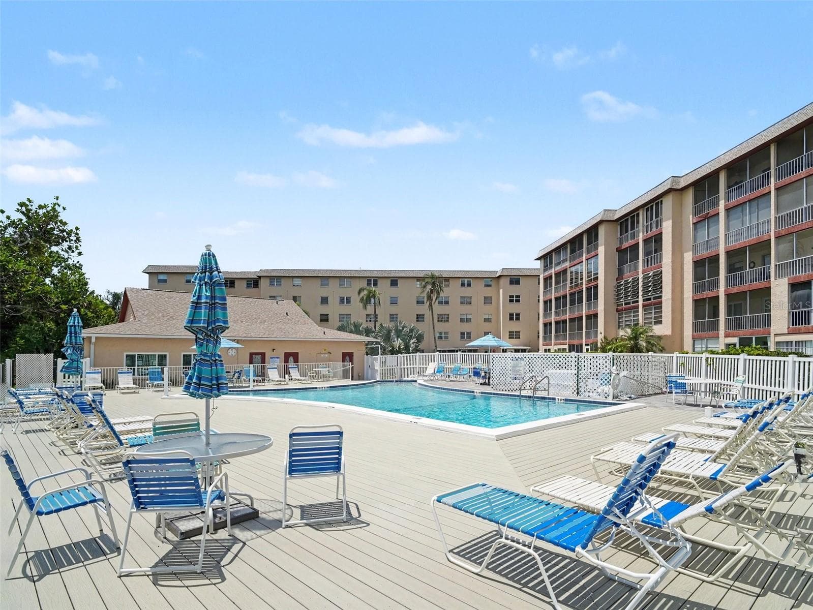 Condominium at 4023 LAKE BAYSHORE DR #112, BRADENTON, photo 3 of 41