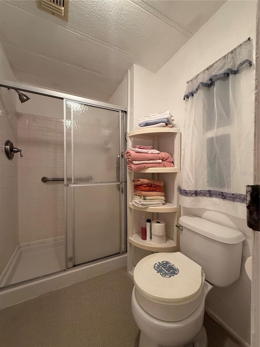 Manufactured Home at 201 N FIJI CIR, ENGLEWOOD, photo 11 of 22