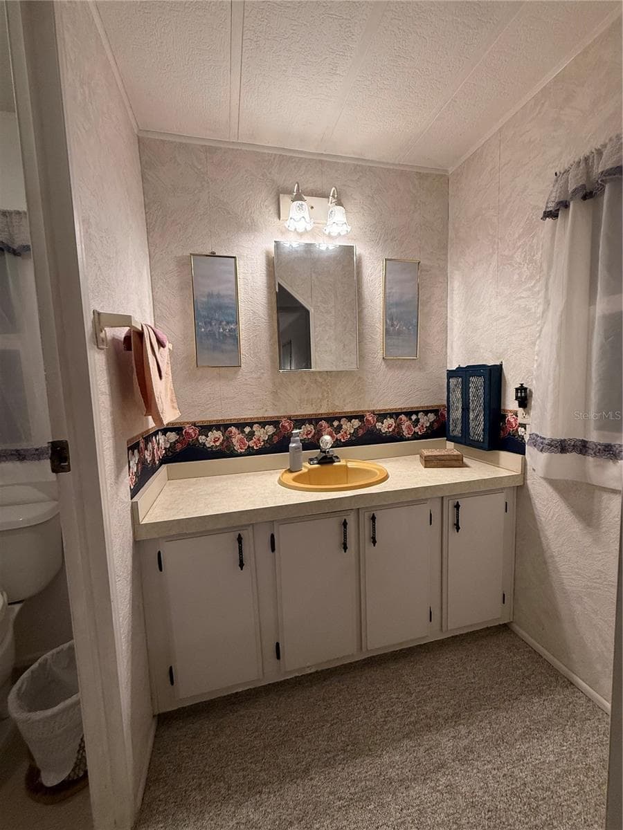 Manufactured Home at 201 N FIJI CIR, ENGLEWOOD, photo 12 of 22