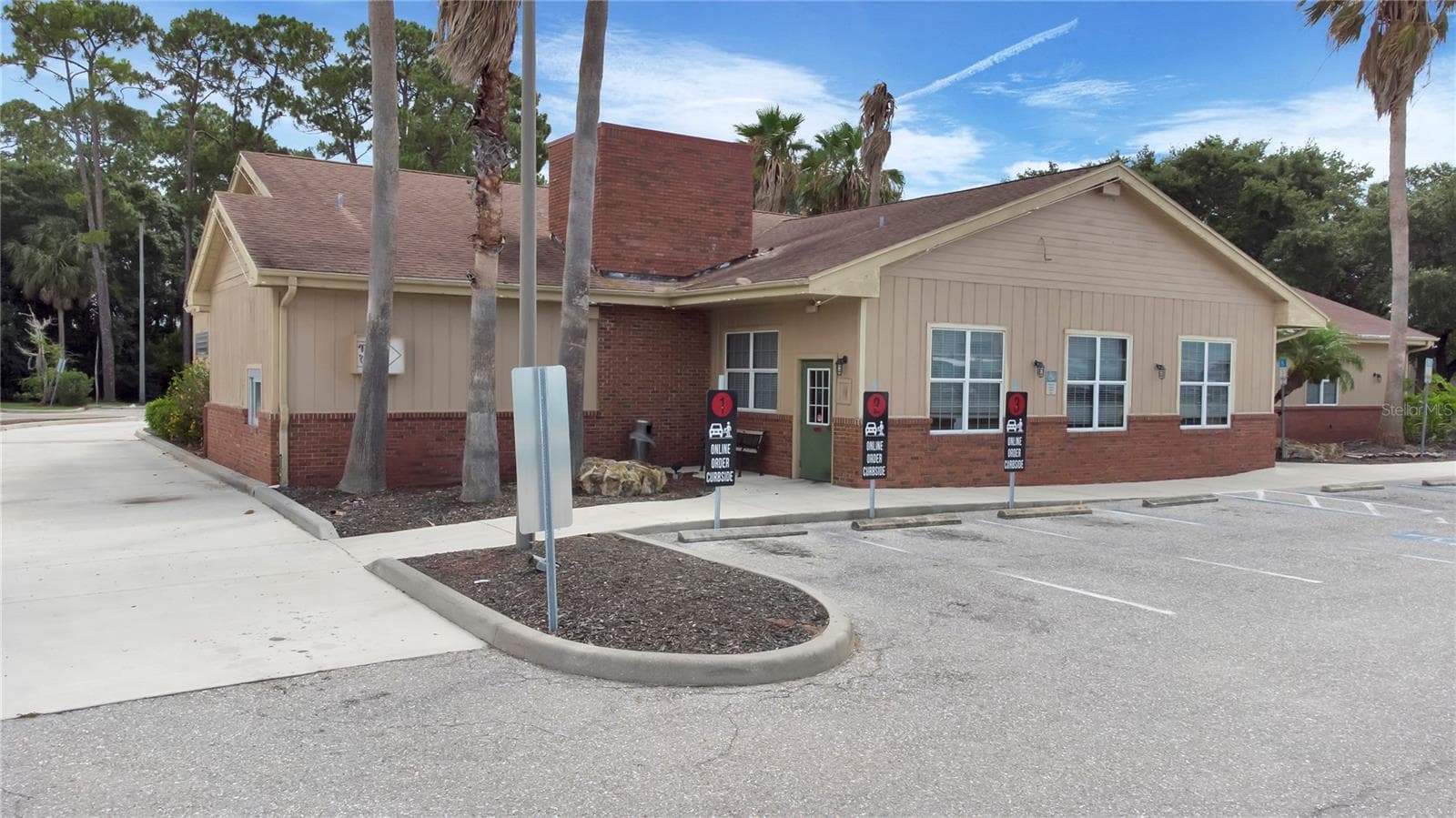 1152 TAMIAMI TRL