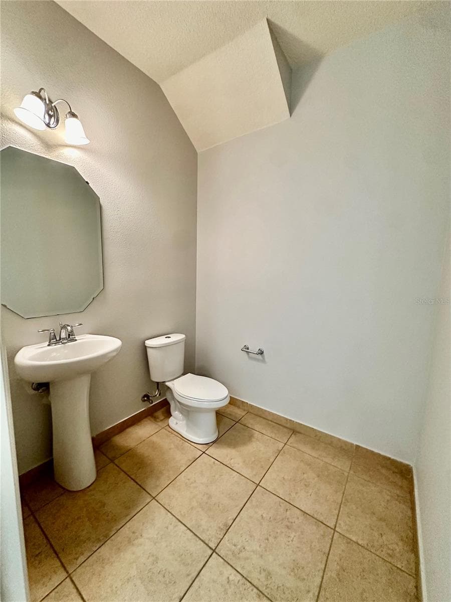 Townhouse at 10083 EAGLE CREEK CENTER BLVD, ORLANDO, photo 8 of 14