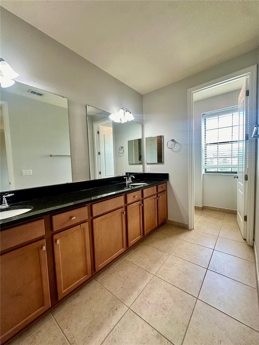 Townhouse at 10083 EAGLE CREEK CENTER BLVD, ORLANDO, photo 11 of 14