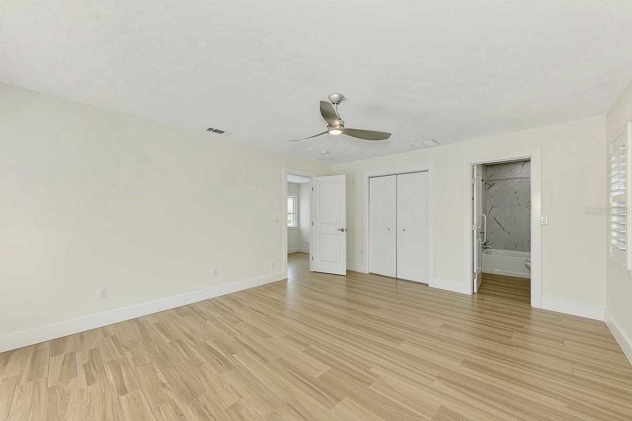 Third Bedroom, closet and bathroom entrance - 1620 MISSION VALLEY BLVD, NOKOMIS