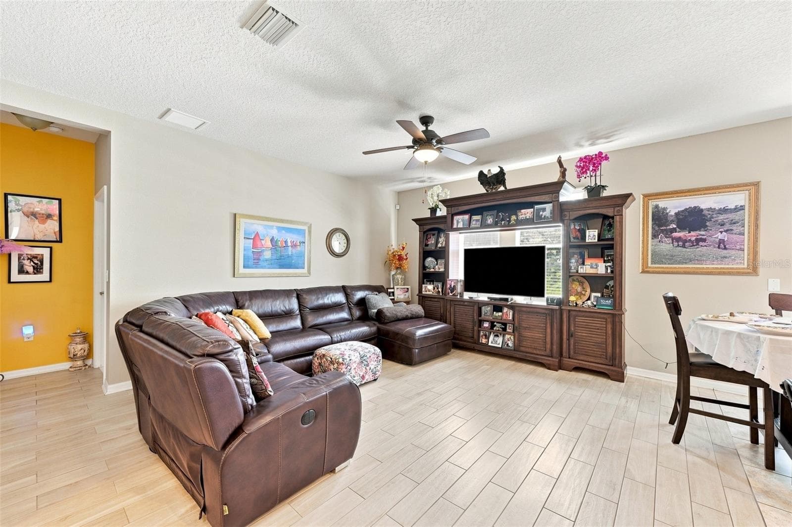 Single Family Residence at 803 PARKER DEN DR, RUSKIN, photo 8 of 38