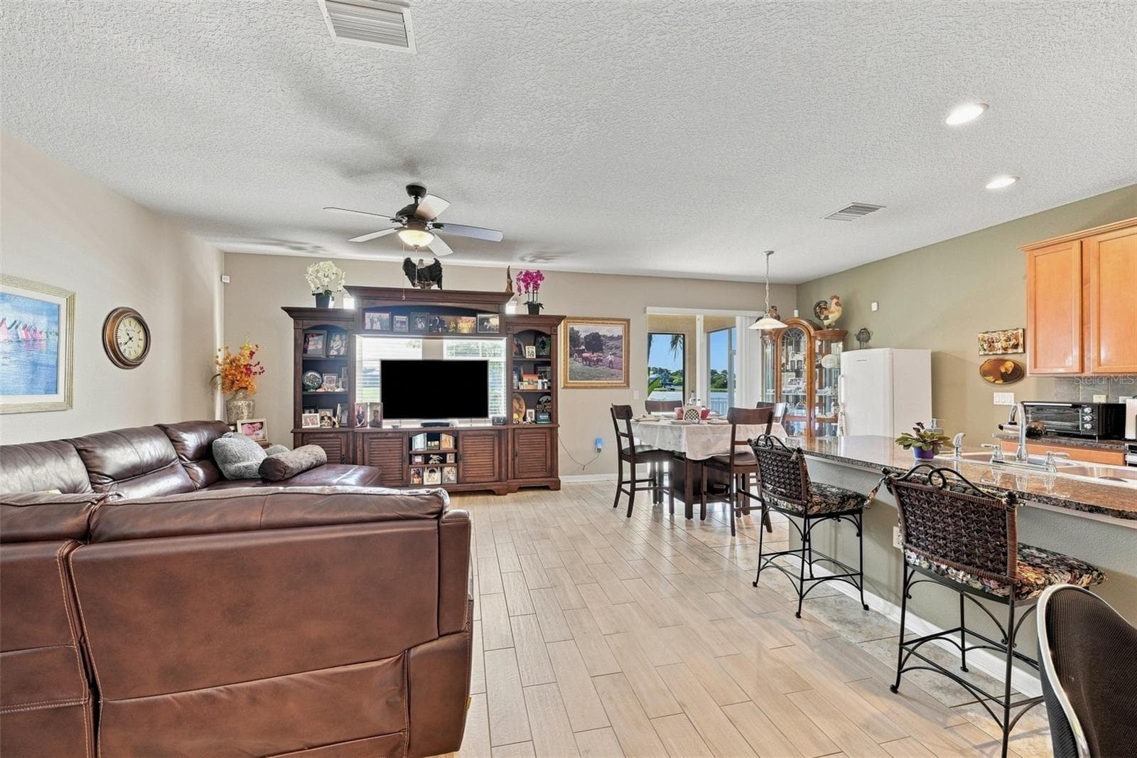 Single Family Residence at 803 PARKER DEN DR, RUSKIN, photo 9 of 38
