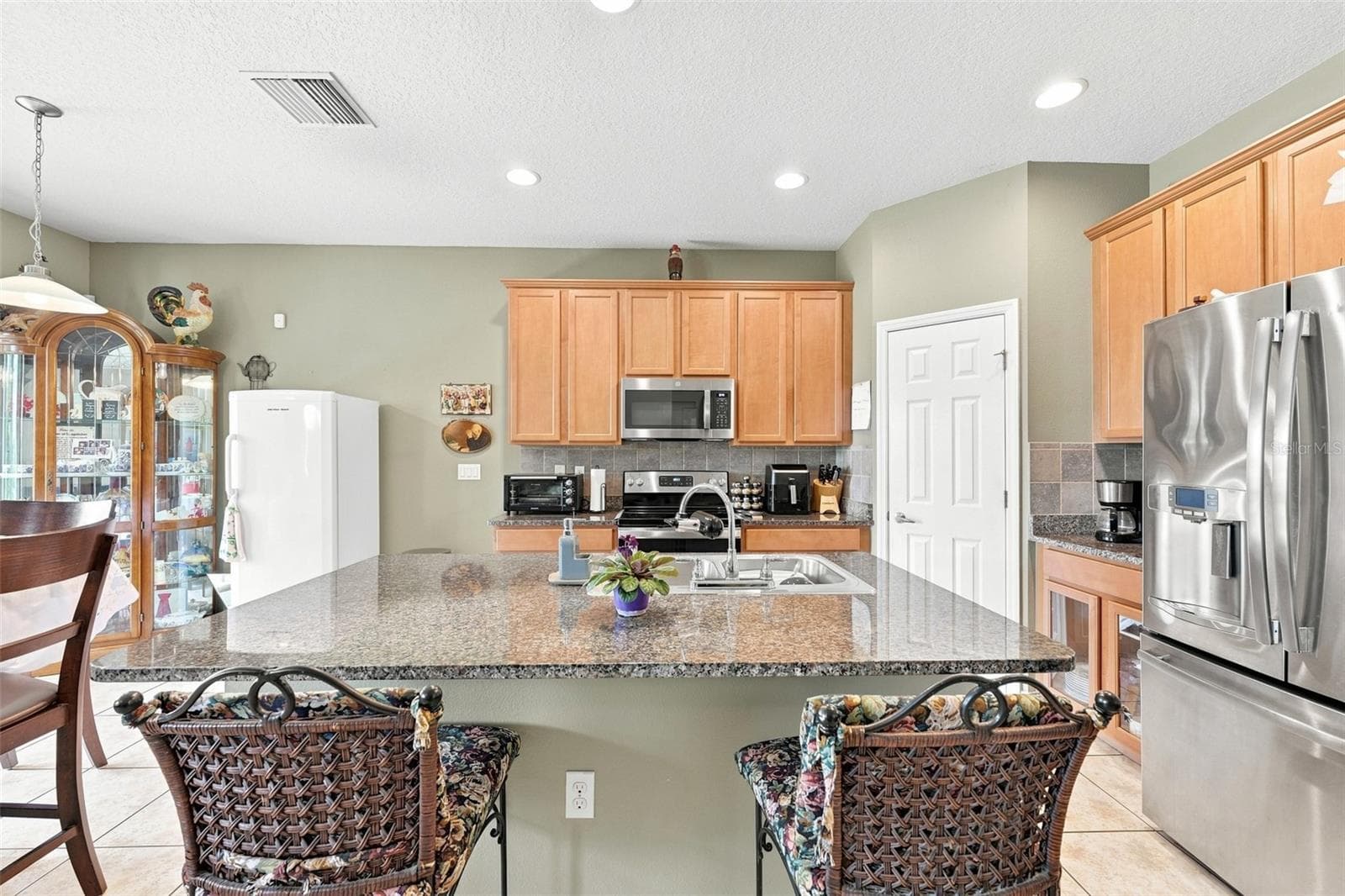 Single Family Residence at 803 PARKER DEN DR, RUSKIN, photo 14 of 38
