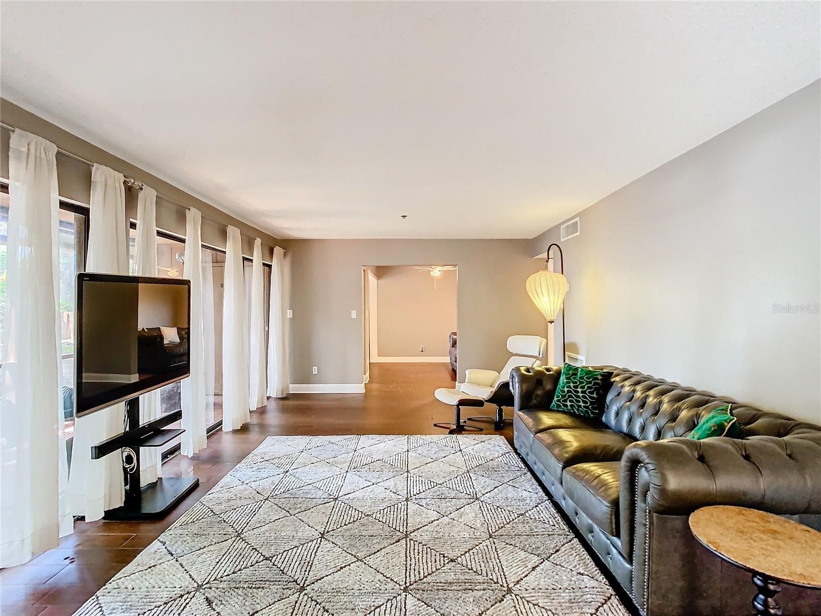 Enter the large Living area - 976 E MICHIGAN ST #A, ORLANDO