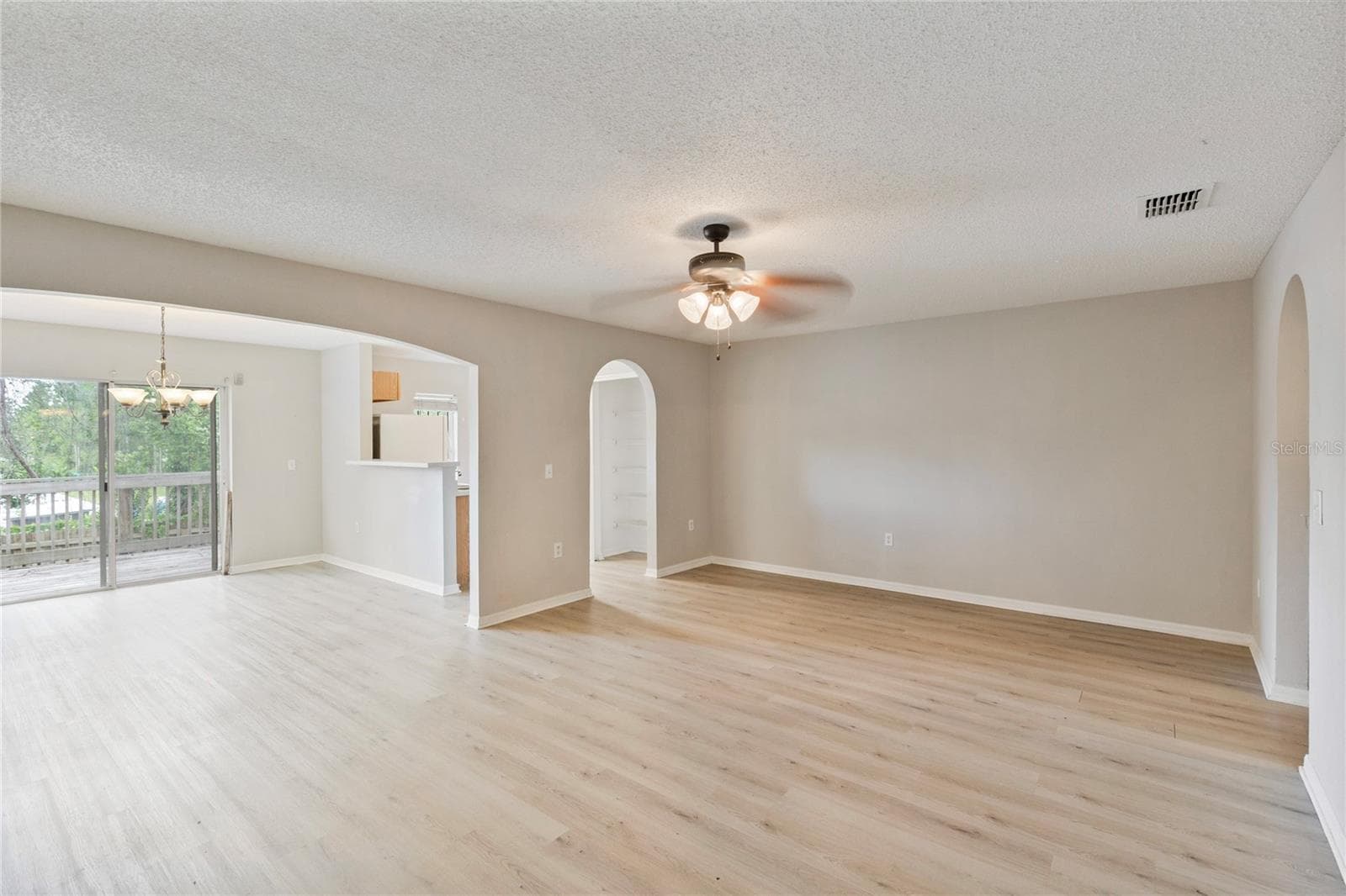 Townhouse at 4617 ASHBURN SQUARE DR, TAMPA, photo 3 of 21