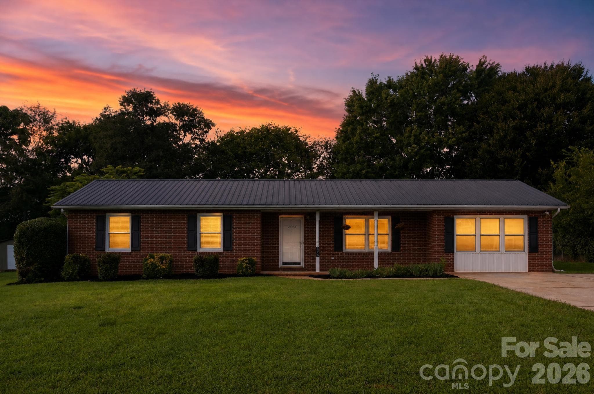 Single Family Residence at 2504 Ashford Drive, Newton, photo 2 of 24